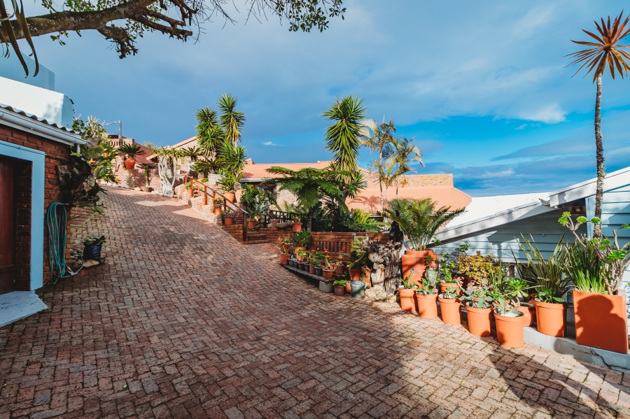 5 Bedroom Property for Sale in Herolds Bay Western Cape